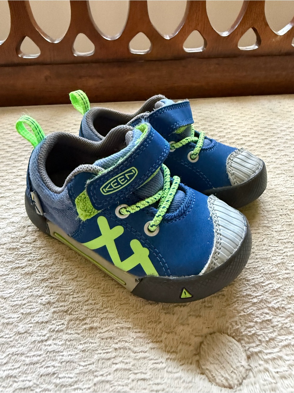 KEEN Encanto sneakers new size 5 toddlers